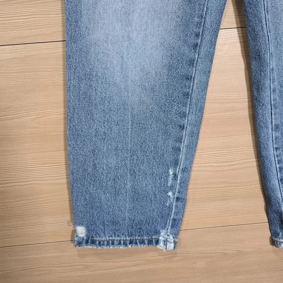 Vervet Size 25 High Rise Straight Leg Distressed Mom Jeans - Picture 3 of 9